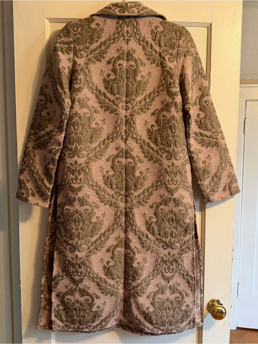 Leith Pink Floral Jacquard Overcoat with Side Slits - Picture 3 of 9
